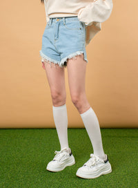 mid-waist-ripped-denim-shorts-ij430 / Light blue