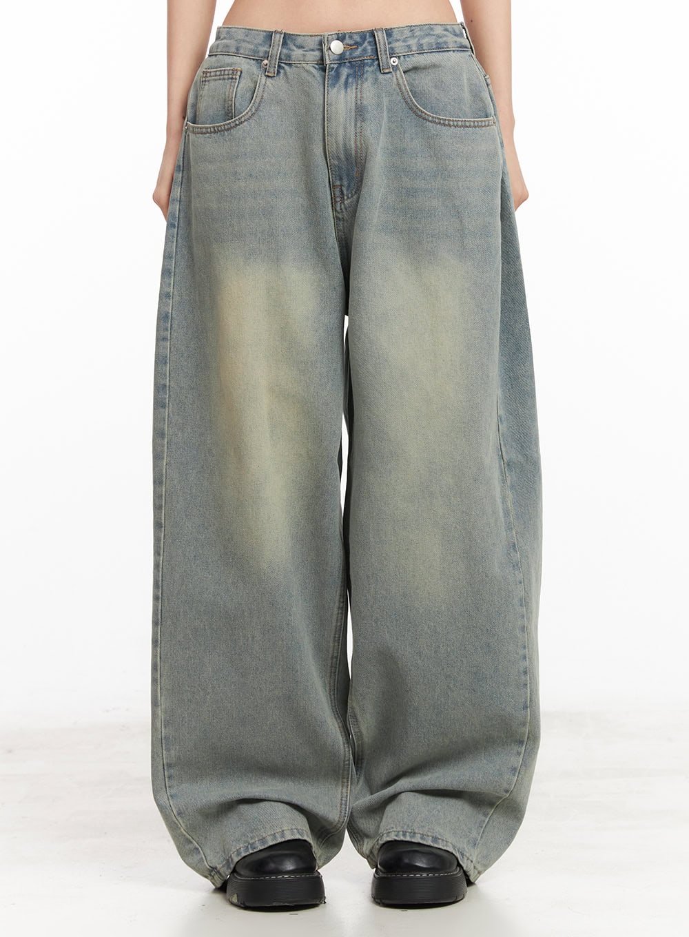 LEWKIN Hillary Washed Wide-Leg Jeans CM504 in light blue, front product shot on model, baggy cotton denim with washed pintuck detail, worn with black chunky loafers.