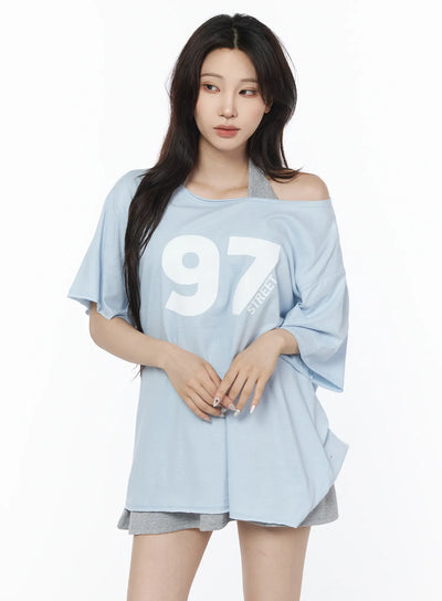 oversized-off-shoulder-graphic-tee-cu504 / Light blue