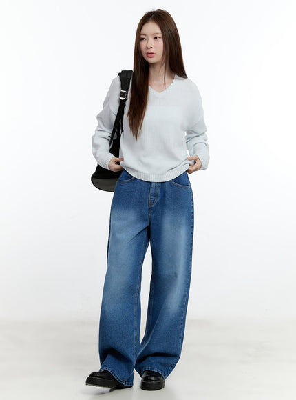 cozy-relaxed-fit-v-neck-sweater-cm521 / Light blue