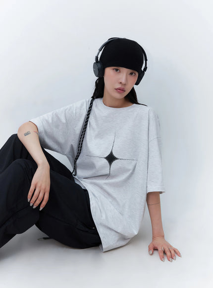 cosmic-graphic-tee-ic503 / Light gray