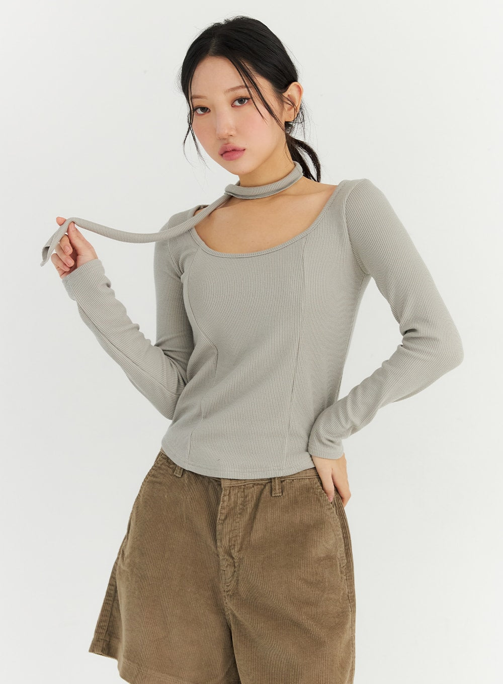 slim-fit-u-neck-long-sleeve-top-with-scarf-cn303 / Light gray