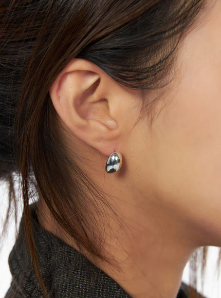 bold-oval-stud-earrings-ca517 / Silver