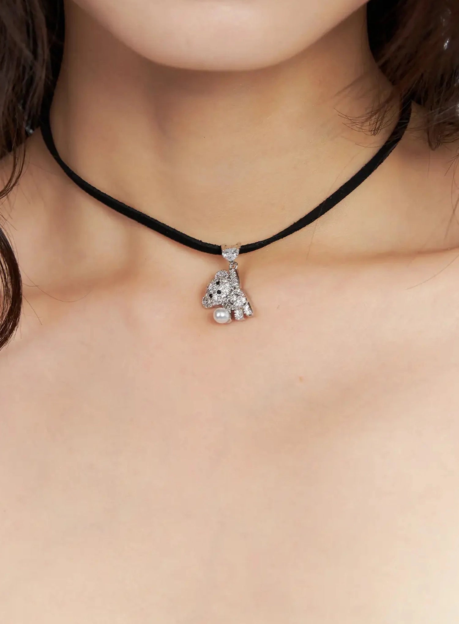 acc-onkapo-teddy-with-a-ball-black-cord-necklace-cg507 / Silver