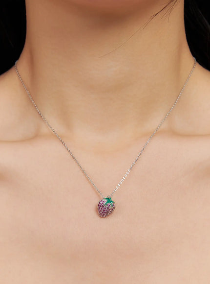 strawberry-cubic-necklace-im531 / Silver