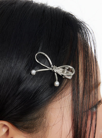 pearl-accent-bow-hair-clip-im531 / Silver