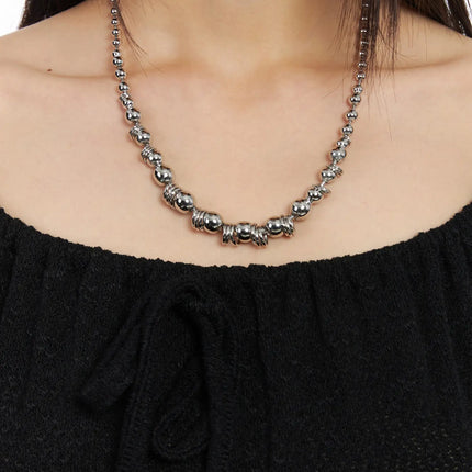 bold-metallic-bead-necklace-cd522 / Silver