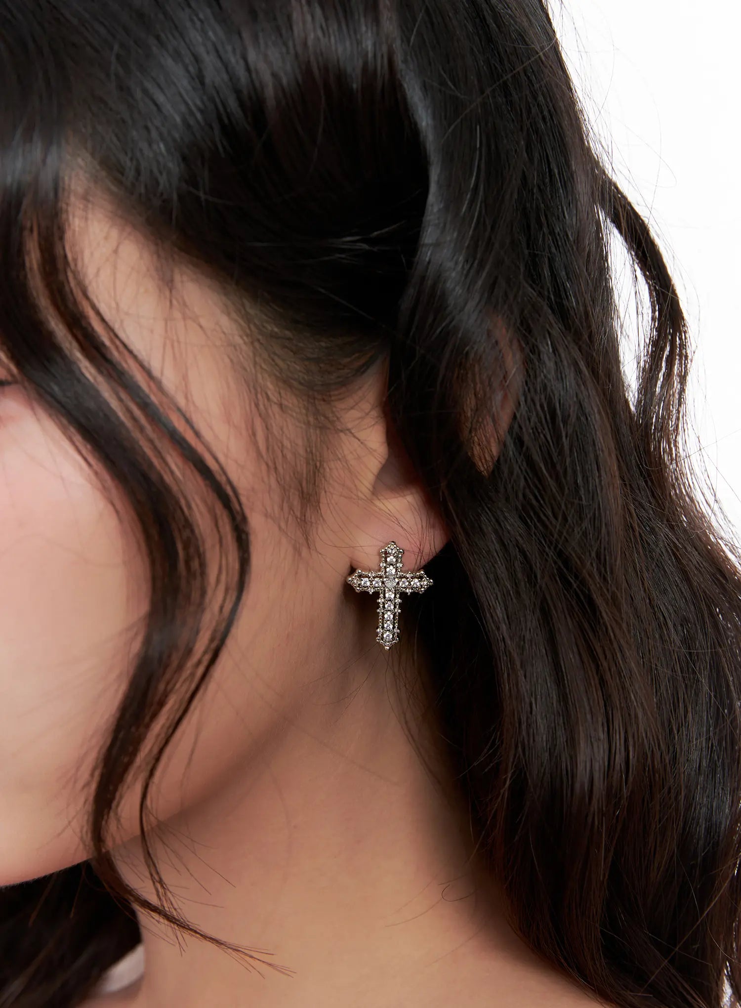 studded-cross-earrings-cl522 / Silver