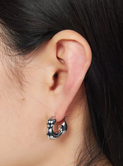 chic-metallic-hoop-earrings-iy520 / Silver