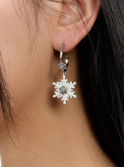 snowflake-dangle-earrings-if526 / Silver