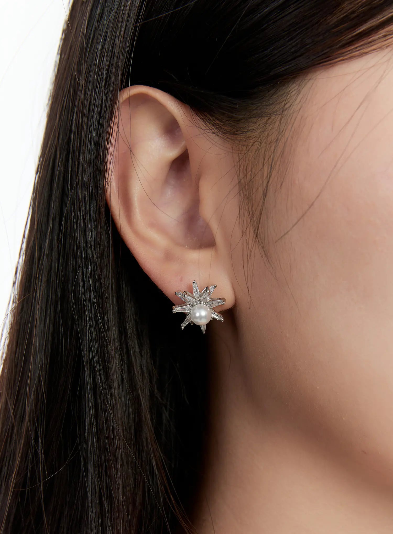 radiant-sun-faux-pearl-stud-earrings-cs518 / Silver