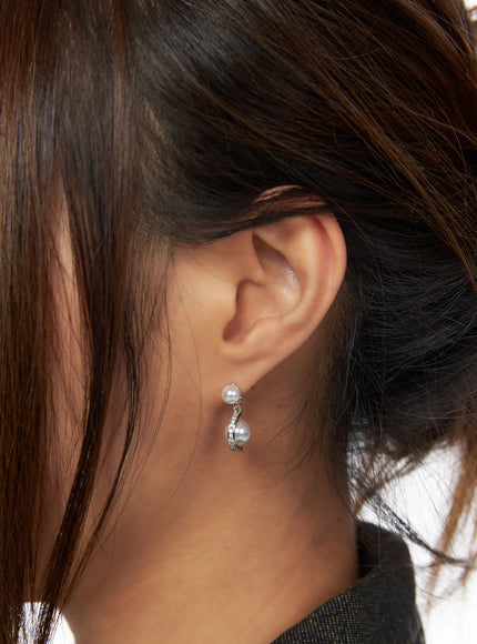 elegant-faux-pearl-drop-earrings-ca517 / Silver
