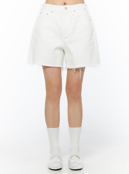 relaxed-fit-cut-out-denim-shorts-iu519 / White