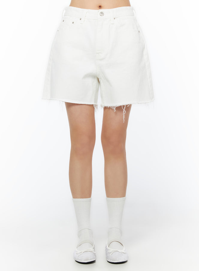 relaxed-fit-cut-out-denim-shorts-iu519 / White
