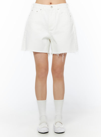 relaxed-fit-cut-out-denim-shorts-iu519 / White