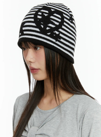 striped-graphic-knit-beanie-cf510 / White