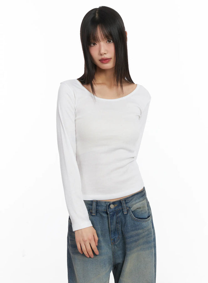 classic-u-neck-long-sleeve-top-cd518 / White