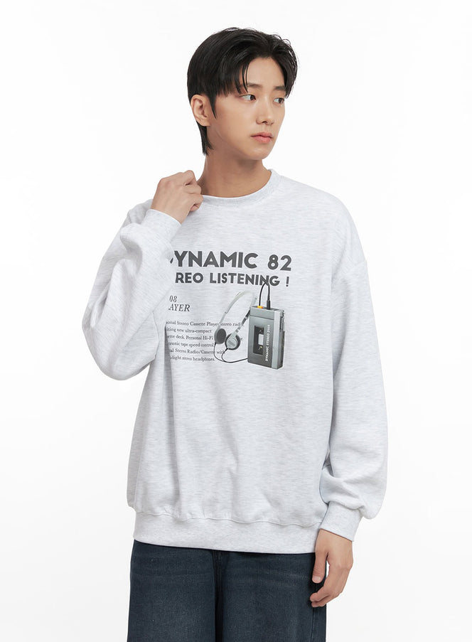 LEWKIN Men's Graphic Cotton Sweatshirt ID406 in white, three-quarter front close-up on model, retro cassette player graphic, oversize cotton fleece crewneck, ribbed cuffs, paired with dark wide-leg jeans.