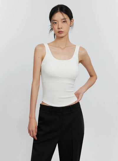padded-square-neck-top-is516 / White