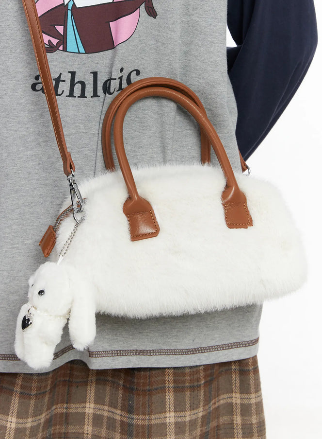 faux-fur-keyring-bag-set-cj520 / White