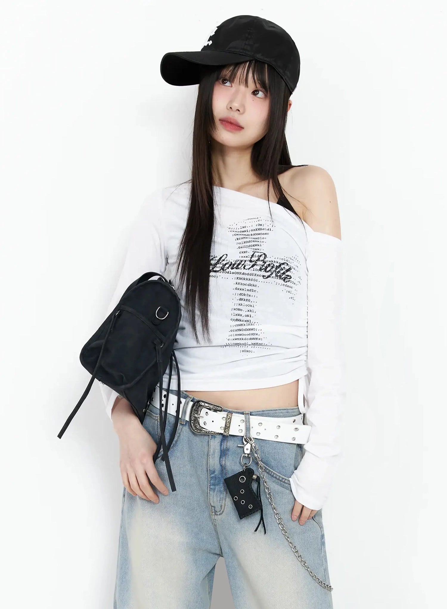 off-shoulder-graphic-crop-top-im523 / White