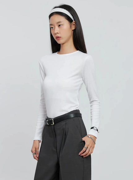 essential-round-neck-long-sleeve-top-in507 / White