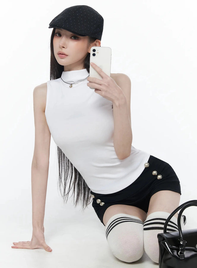 sleeveless-mock-neck-top-iu512 / White