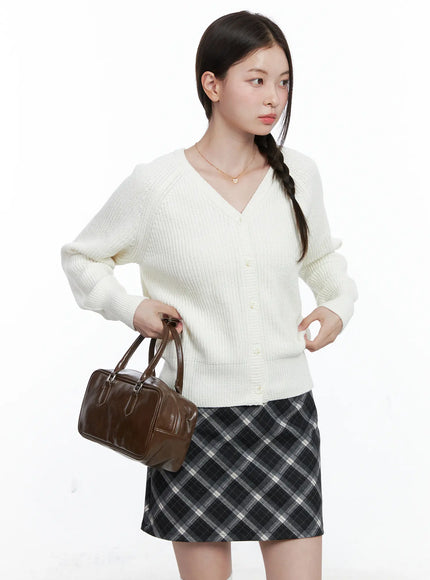 v-neck-button-knit-cardigan-co506 / White