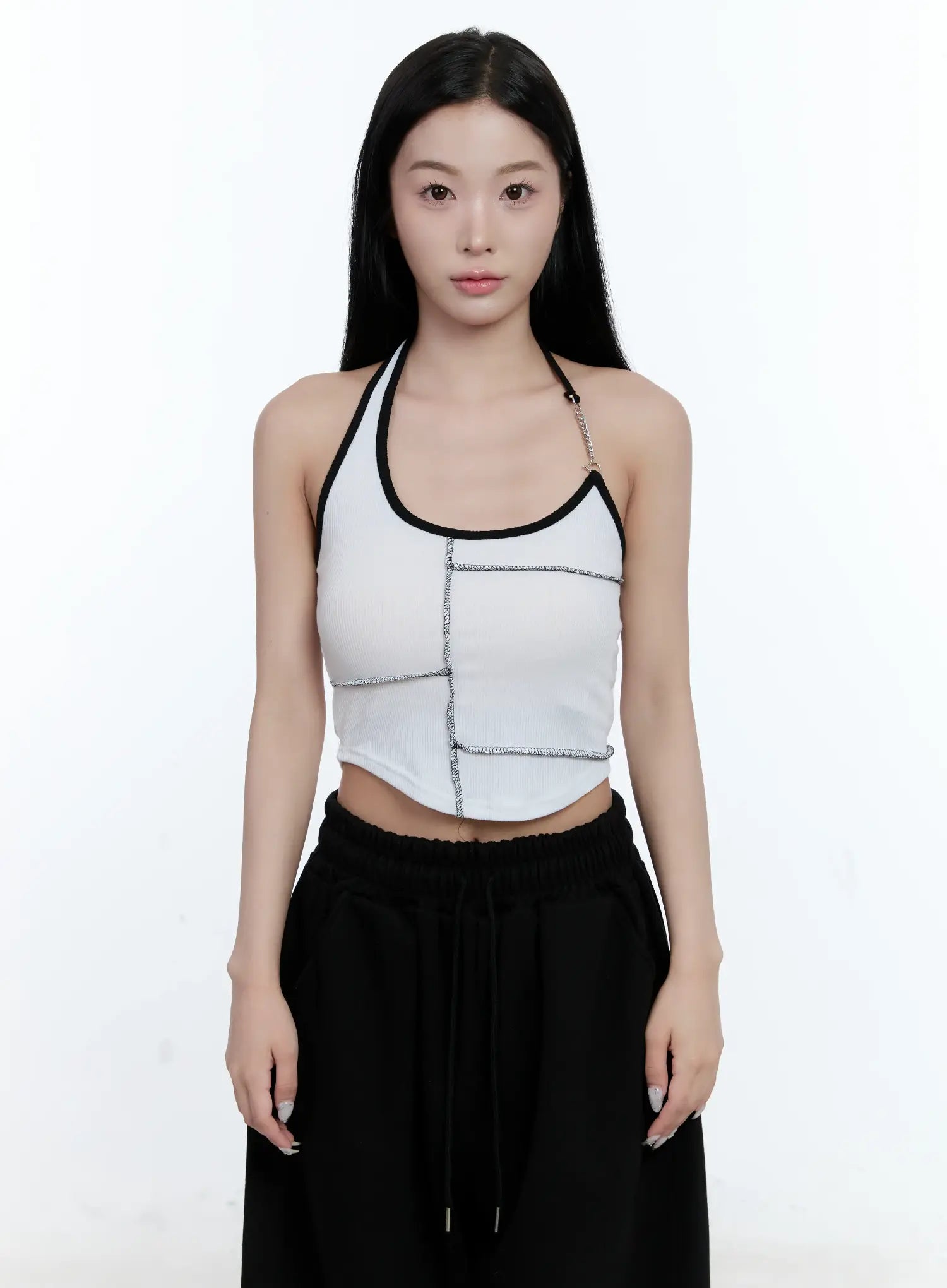 contrast-chain-accent-halter-tank-cl530 / White