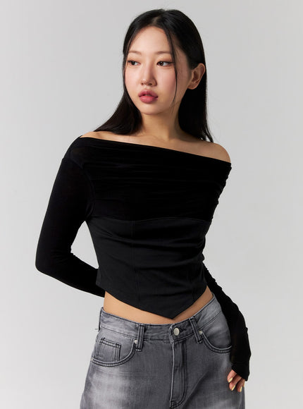 off-shoulder-unbalanced-hem-crop-tee-cg315