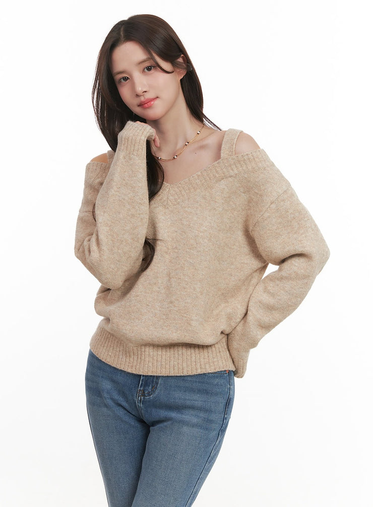 off-shoulder-v-neck-sweater-with-straps-cj515 / Beige