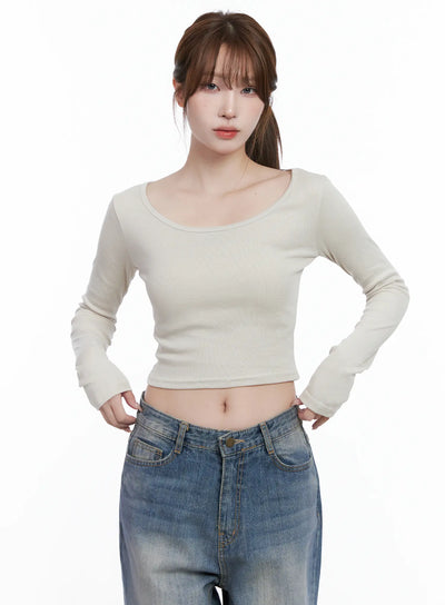 basic-u-neck-long-sleeve-crop-tee-cg529 / Beige