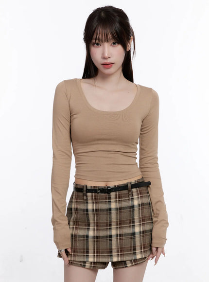 slim-fit-cropped-long-sleeve-top-co501 / Beige