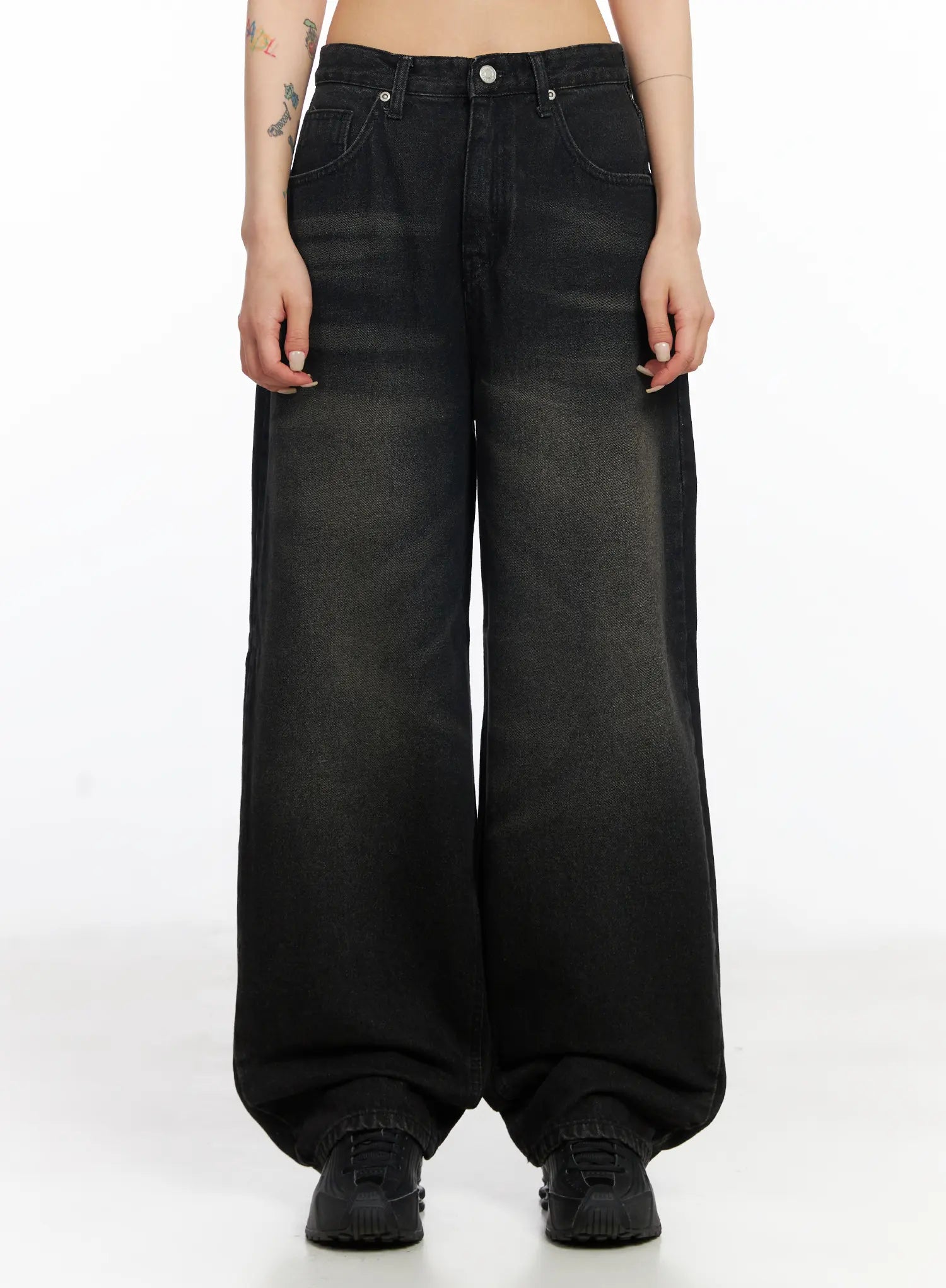 LEWKIN Dayana Vintage Washed Wide-Leg Jeans CJ523 in black, front full-length on model, wide-fit cotton denim with vintage wash, floor-grazing hem pooling over chunky sneakers.