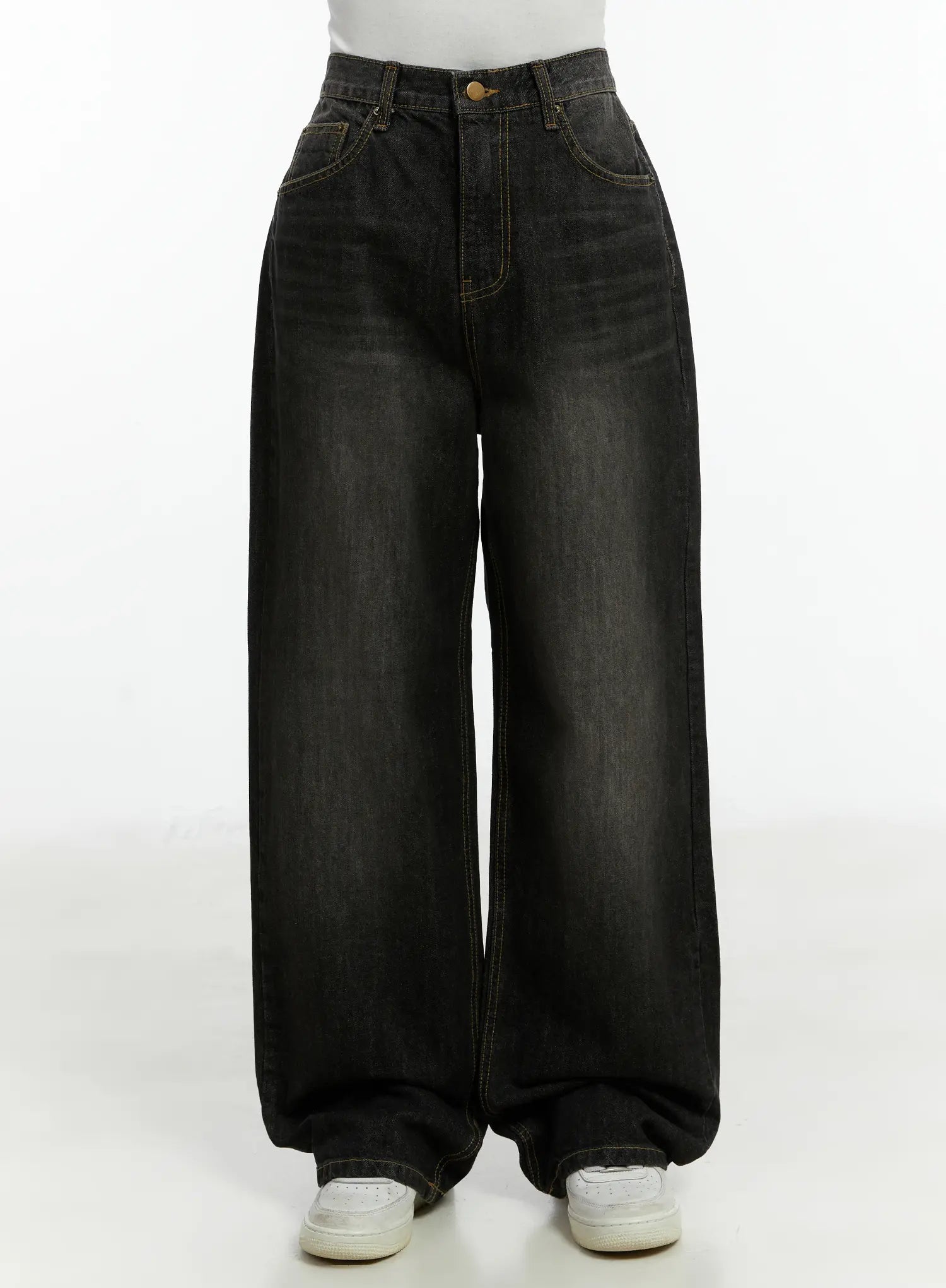 LEWKIN Haze Washed Wide-Leg Jeans CD523 in black, front product shot on model, high-waist wide-fit cotton denim with washed finish, contrast stitching, paired with white sneakers.
