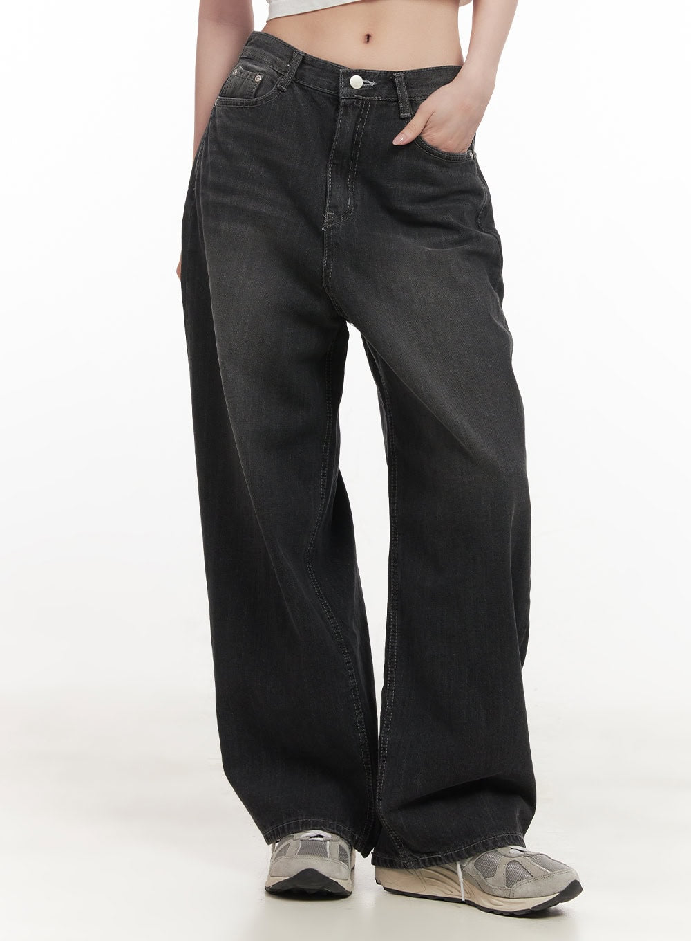 LEWKIN Ruth Washed Wide-Leg Jeans CF514 in black, front three-quarter view on model, wide-fit washed cotton denim with mid-rise waist, paired with white crop top and sneakers.
