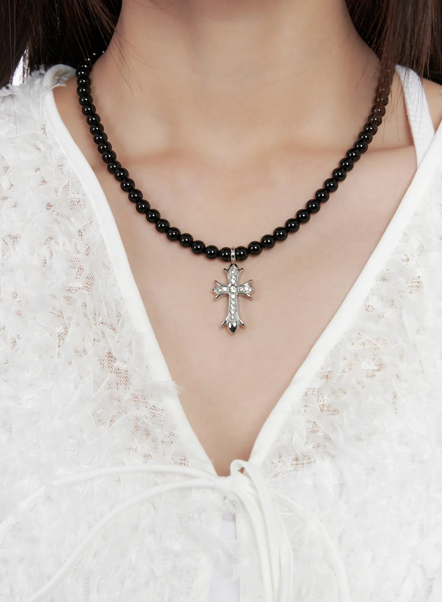 elegant-beaded-pendant-necklace-black-cn511 / Black