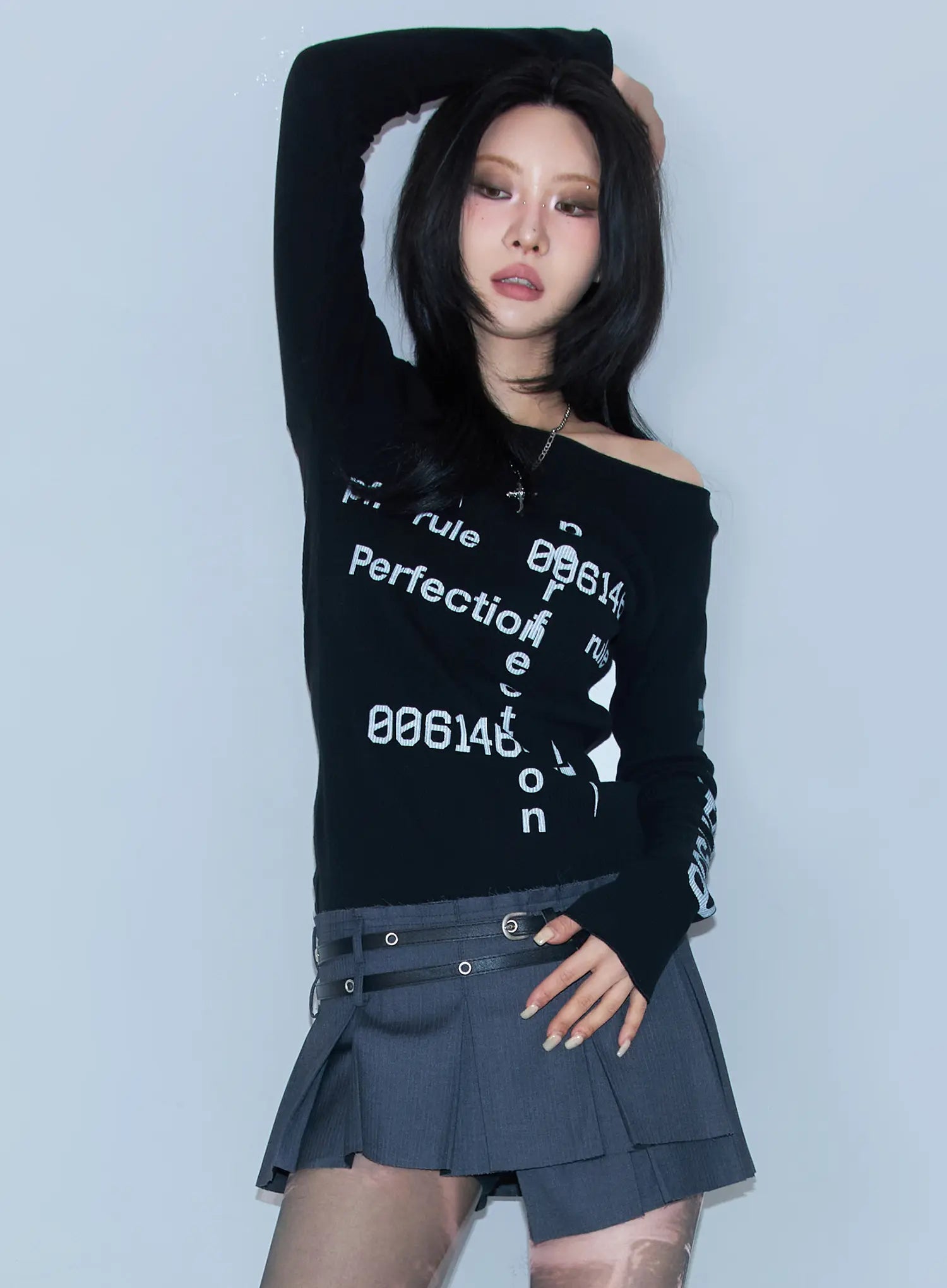 graphic-off-shoulder-top-cd1202 / Black