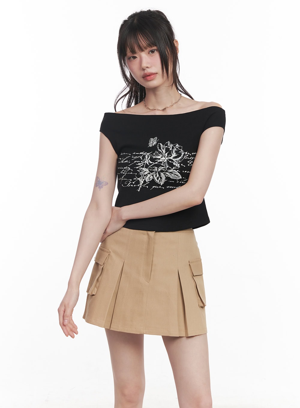 graphic-print-off-shoulder-crop-top-cy520 / Black