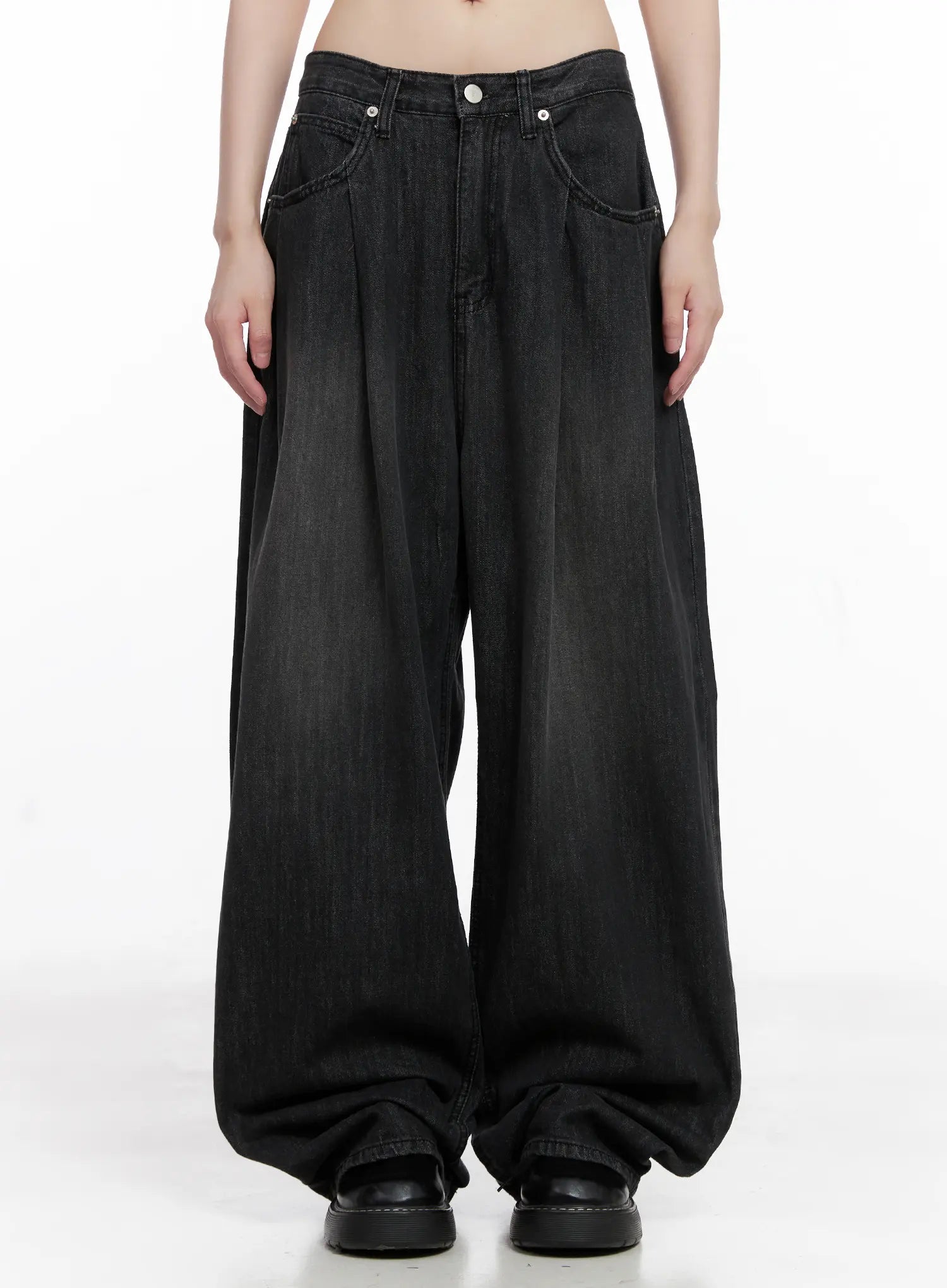 LEWKIN Elen Pintuck Baggy Jeans CG519 in black, front view on model, cropped torso shot showing washed cotton denim, pintuck pleats, wide-leg silhouette, paired with black chunky sandals.