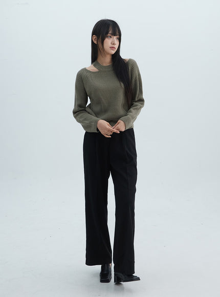 pintuck-straight-fit-tailored-pants-on309 / Black