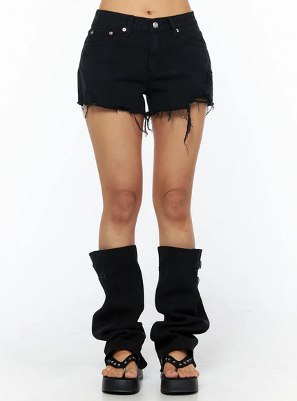frayed-hem-low-rise-shorts-cu518 / Black