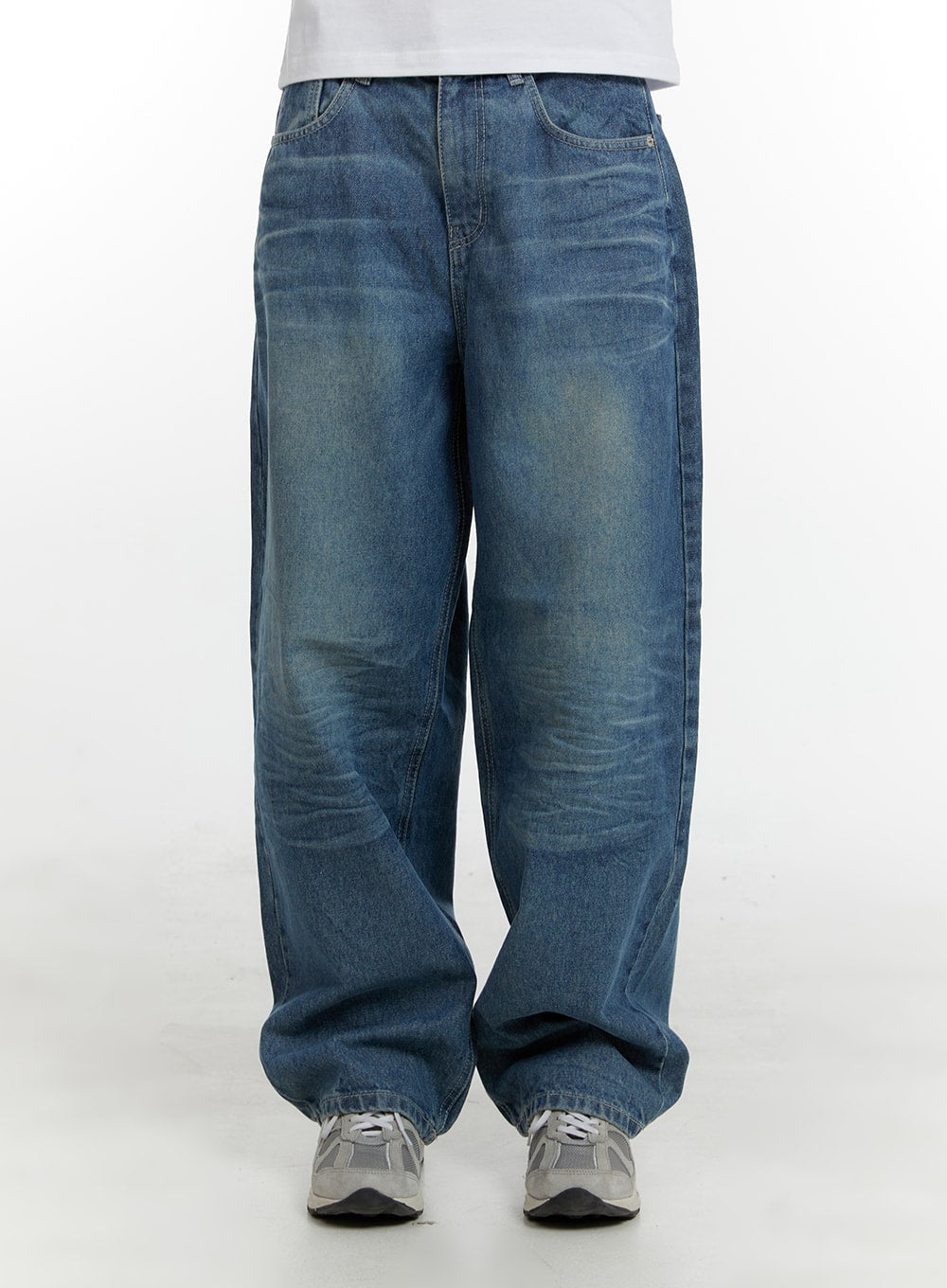 LEWKIN Wide Fit Baggy Jeans CA401 in blue, front view on model, washed cotton denim with wide leg silhouette and whisker fading, paired with white tee and grey sneakers.