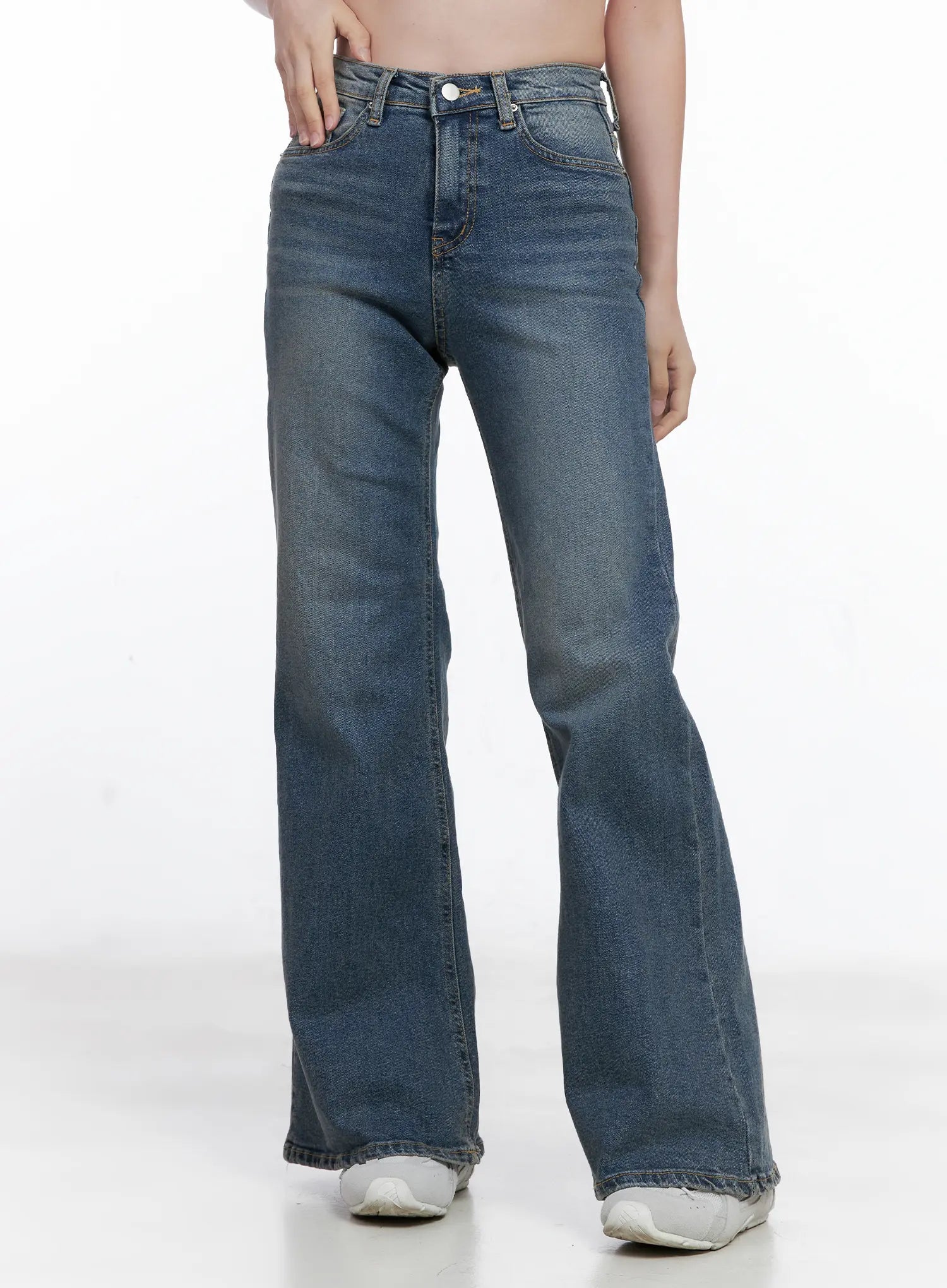 LEWKIN Juae High Waist Flare Jeans CG520 in blue, front view on model, washed cotton-spandex bootcut with high waist, five-pocket detail, paired with white sneakers.