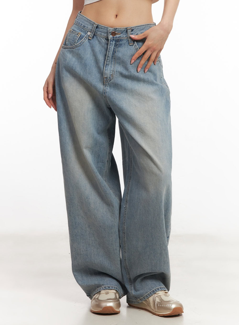 LEWKIN Devyn Wide-Leg Jeans CA503 in blue, front crop shot on model, low-rise washed cotton denim, wide-leg silhouette, paired with white crop top and sneakers.