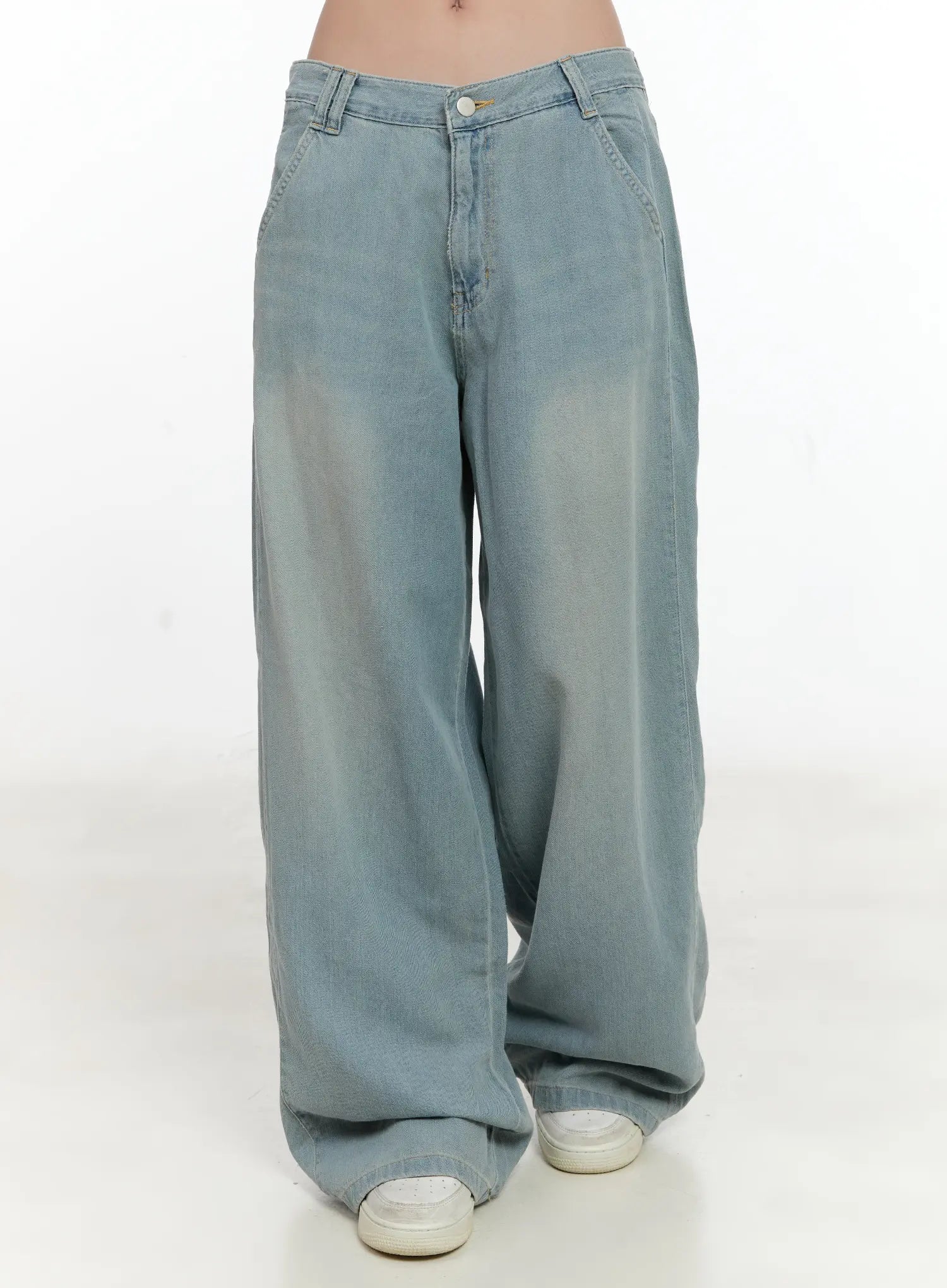 LEWKIN Huening Wide-Leg Jeans CL531 in blue, front product shot on model, washed cotton-linen wide-fit denim with V-notch waistband and side pockets, paired with white sneakers.