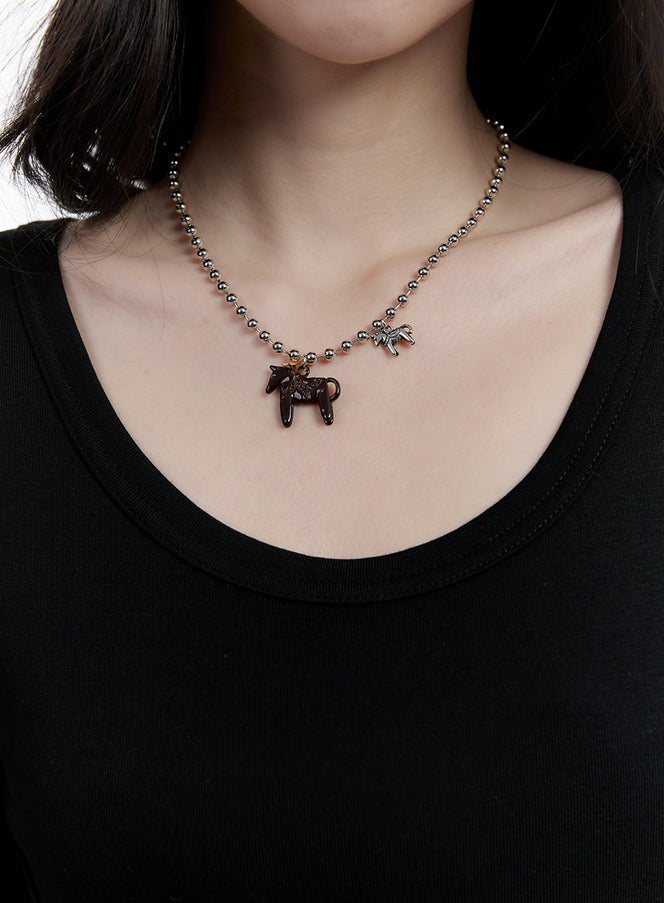 brown-horse-necklace-cj521 / Brown