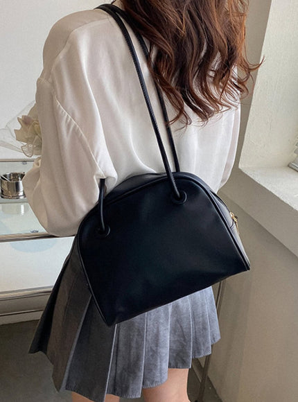 soft-line-shoulder-bag-ig412 / black