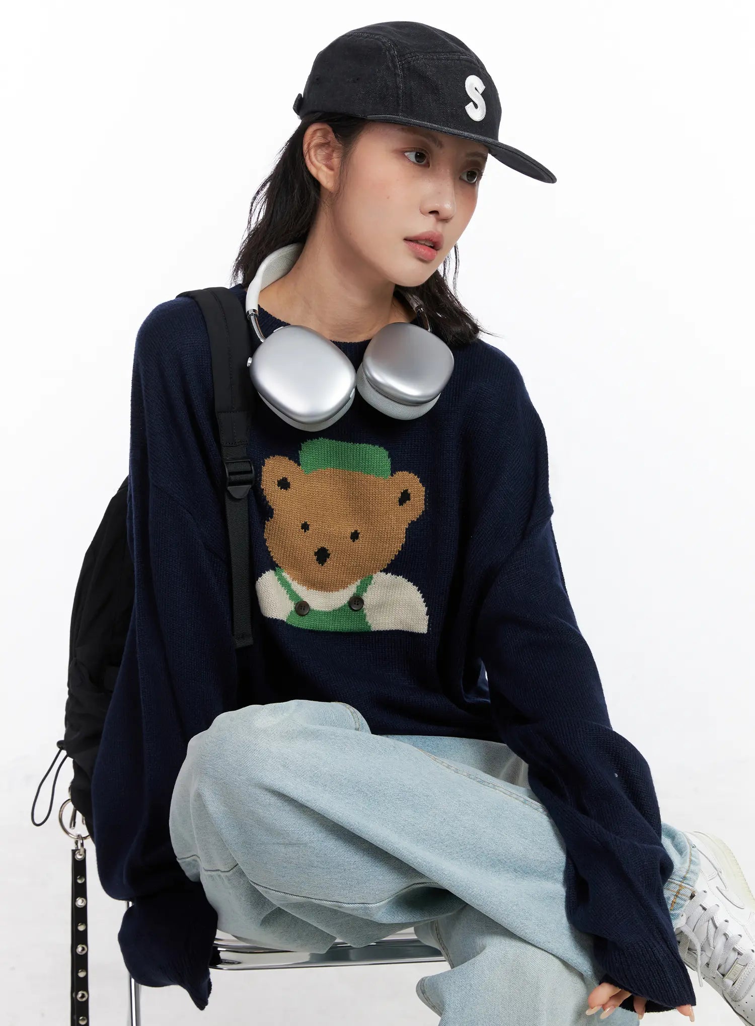 teddy-graphic-u-neck-sweater-co508 / Dark blue