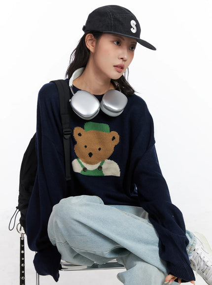 teddy-graphic-u-neck-sweater-co508 / Dark blue